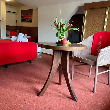 Mustang Am Grossen Garten Dresde