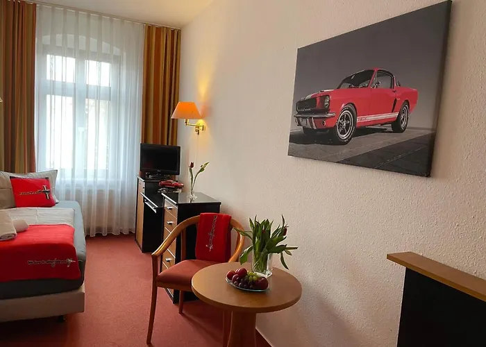 Mustang Am Grossen Garten 3*