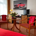 Mustang Am Grossen Garten 3*