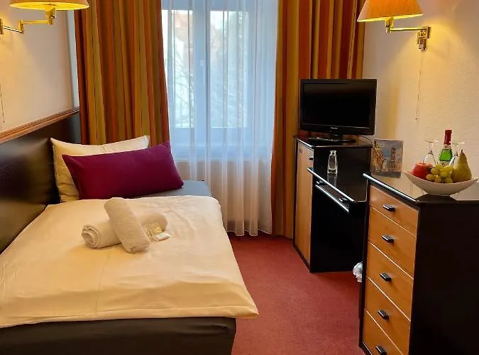 Mustang Am Grossen Garten 3* Дрезден