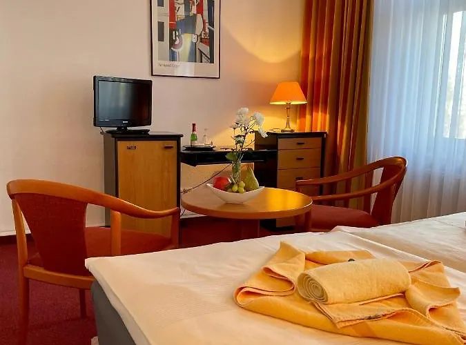 Mustang Am Grossen Garten 3* Дрезден