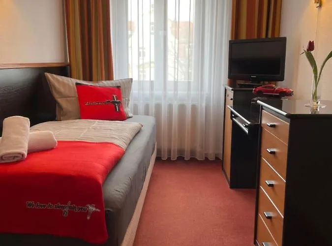 Mustang Am Grossen Garten 3* Drezno