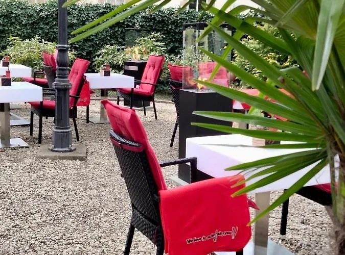 Mustang Am Grossen Garten 3* Drezno