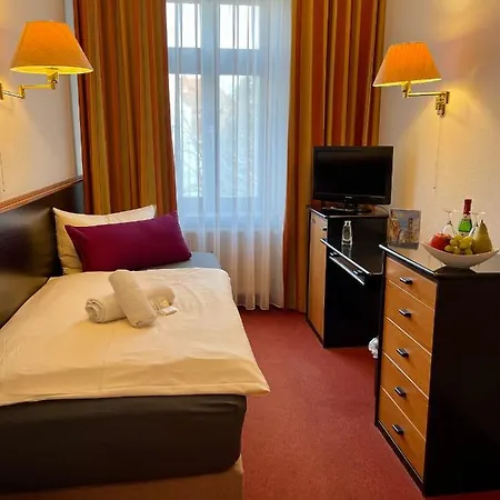 Mustang Am Grossen Garten 3* Drážďany