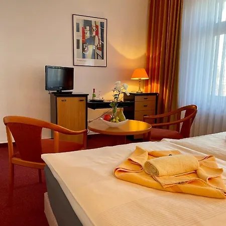 Mustang Am Grossen Garten 3* Drážďany