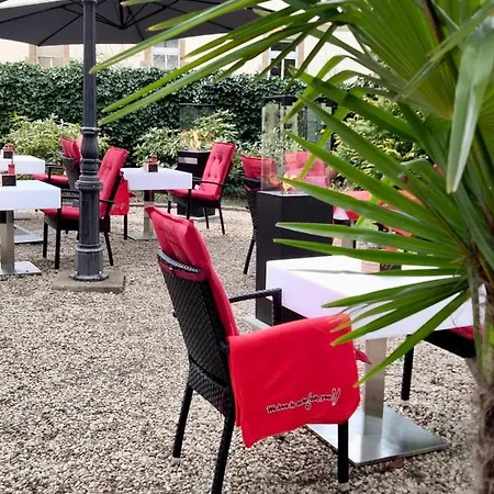 Mustang Am Grossen Garten 3* Dresden